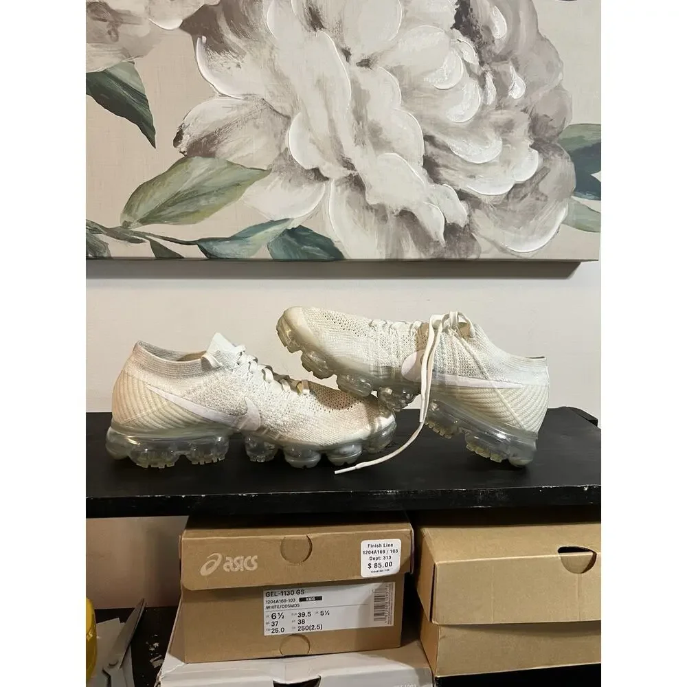 Size 8.5- Nike Air VaporMax Flyknit White Sail Running Sneakers 849558-100